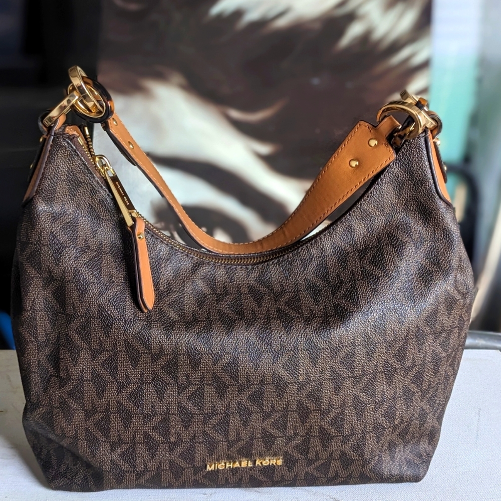 Michael Kors Isabella shoulder bag